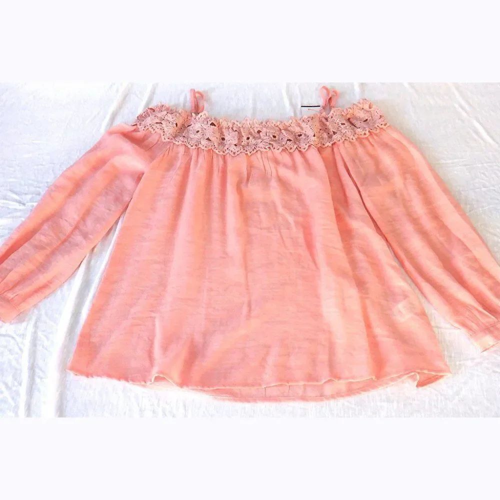 Off Shoulder peach lace trip top